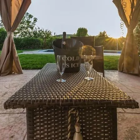 Meraviglia, Heated Pool, 16 Km From The Sea Ascoli Piceno